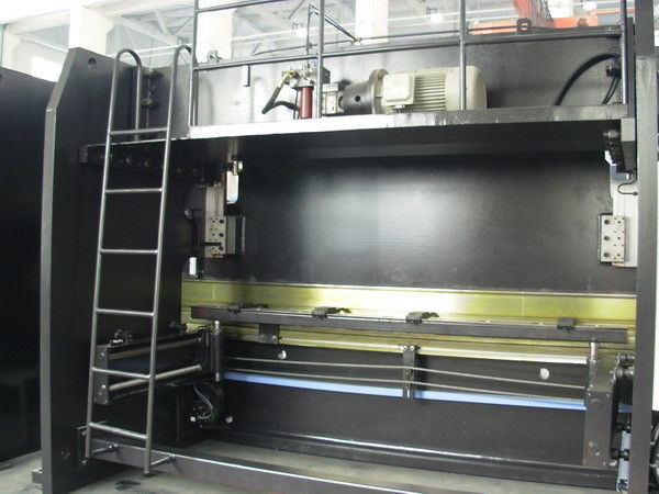 CNCサーボ ドライブ油圧出版物250T力の重いタンデム出版物ブレーキ装置