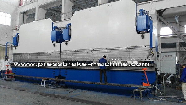 650トンの同調の半自動マストのポーランド人CNCのタンデム出版物ブレーキ製造業者