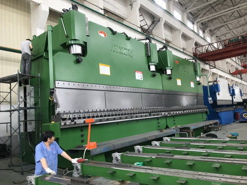 200mm LVD CNCの長さタンデム出版物ブレーキ機械40 - 3000トンのテーブルの2 - 12m