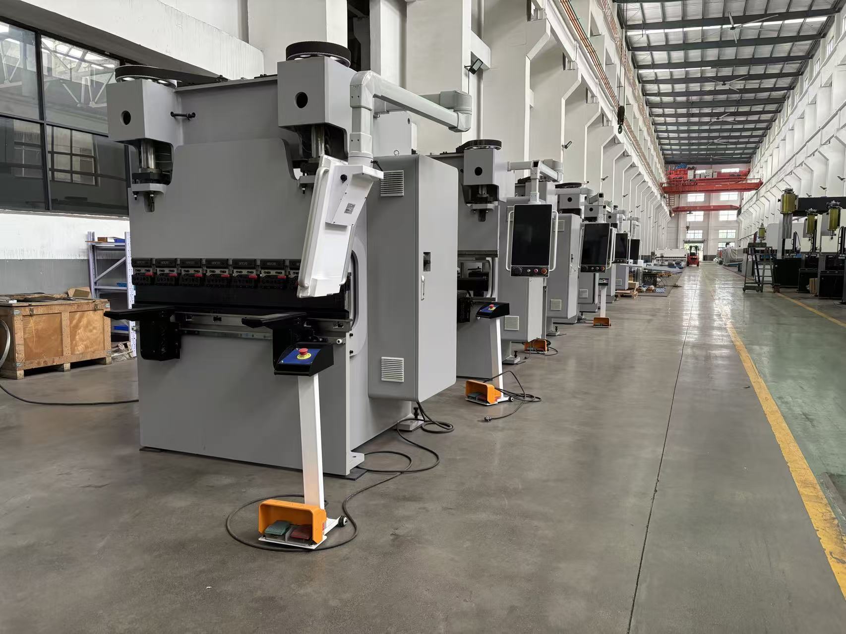 最新の企業ブログについて What Press Brake Tooling Should You Choose for Stainless Steel, Carbon Steel and Aluminum Bending?