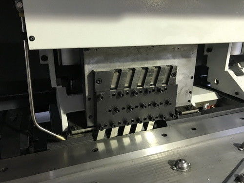 ステンレス製シート CNC V の溝つけ器のための 2 本の斧 CNC V の溝を作る機械 2 m/min