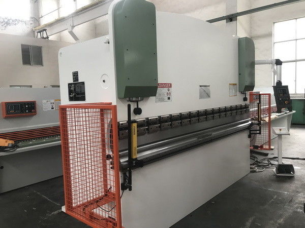125T フォース CNC ハイドロリックプレスブレーキ WE67K125/3200 金属製造用