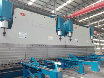 自動 1300T CNC タンドム 液圧プレスブレーキ 415V/50Hz 曲がる長さ 20メートル